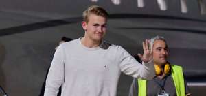 Matthijs De Ligt llega a Tur&iacute;n para fichar por la Juventus