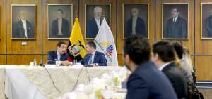 El alcalde de Guayaquil Jaime Nebot fue recibido por el presidente de la Asamblea Nacional, Jos&eacute; Serrano.