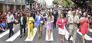 El preg&oacute;n fue parte del inicio de las festividades por el cent&eacute;simo quinto aniversario de cantonizaci&oacute;n de Milagro, que se celebrar&aacute; el pr&oacute;ximo 17 de septiembre. La alcaldesa Denisse Robles (centro) lider&oacute; la caminata junto a varias autoridades del cant&oacute;n.