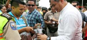 El Presidente cumpli&oacute; ayer una agenda de trabajo y recorri&oacute; el parque del cant&oacute;n Valencia, provincia de Los R&iacute;os.