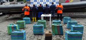 Ecuatorianos fueron detenidos por la Armada colombiana con media tonelada de droga