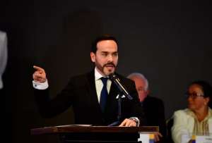 Abelardo de la Espriella suspendi&oacute; el proceso de transici&oacute;n presidencial con Gustavo Petro tras nuevas tensiones pol&iacute;ticas en Colombia.