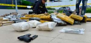 M&aacute;s de 92 kilos de coca&iacute;na fueron decomisados durante el operativo.