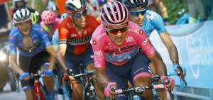 El ecuatoriano Richard Carapaz retuvo la "maglia rosa" en la etapa 20 del Giro de Italia.