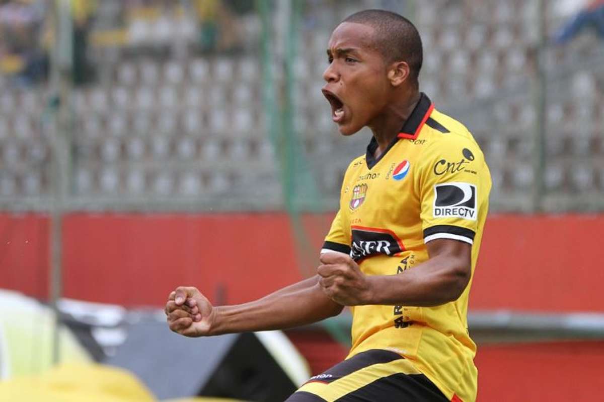 El delantero Ely Esterilla entr&oacute; al segundo tiempo para poner el 1-0 parcial. Foto: Archivo