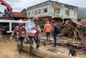 Al menos dos muertos tras deslave por fuertes lluvias en Venezuela