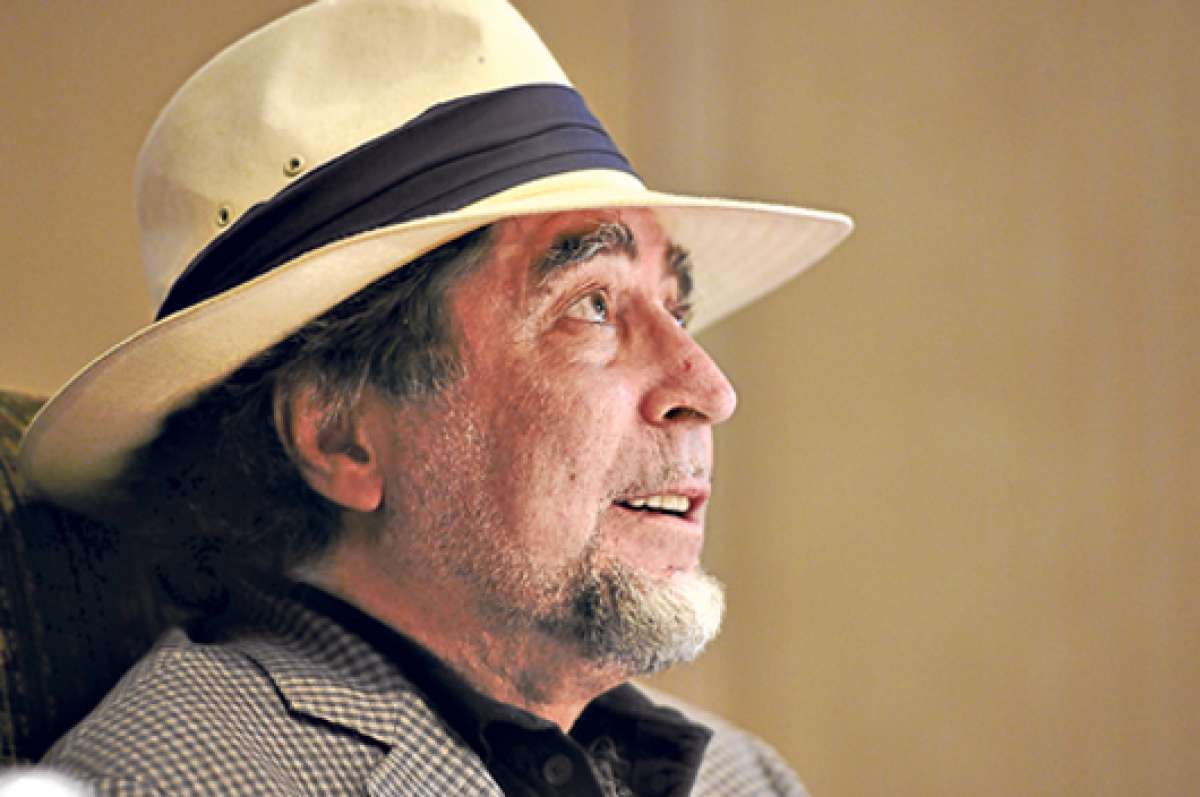 El pintor, cantante y escritor cont&oacute; que ha dejado de escuchar m&uacute;sica porque se siente inc&oacute;modo con las letras de quien no ha le&iacute;do nada en su vida. Foto: Carina Acosta / El Tel&eacute;grafo