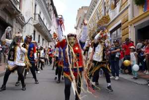 Visitar museos, pasear por el Centro Histórico, disfrutar de los parques, y probar la gastronomía tradicional, te permiten celebrar a Quito sin gastar de más.