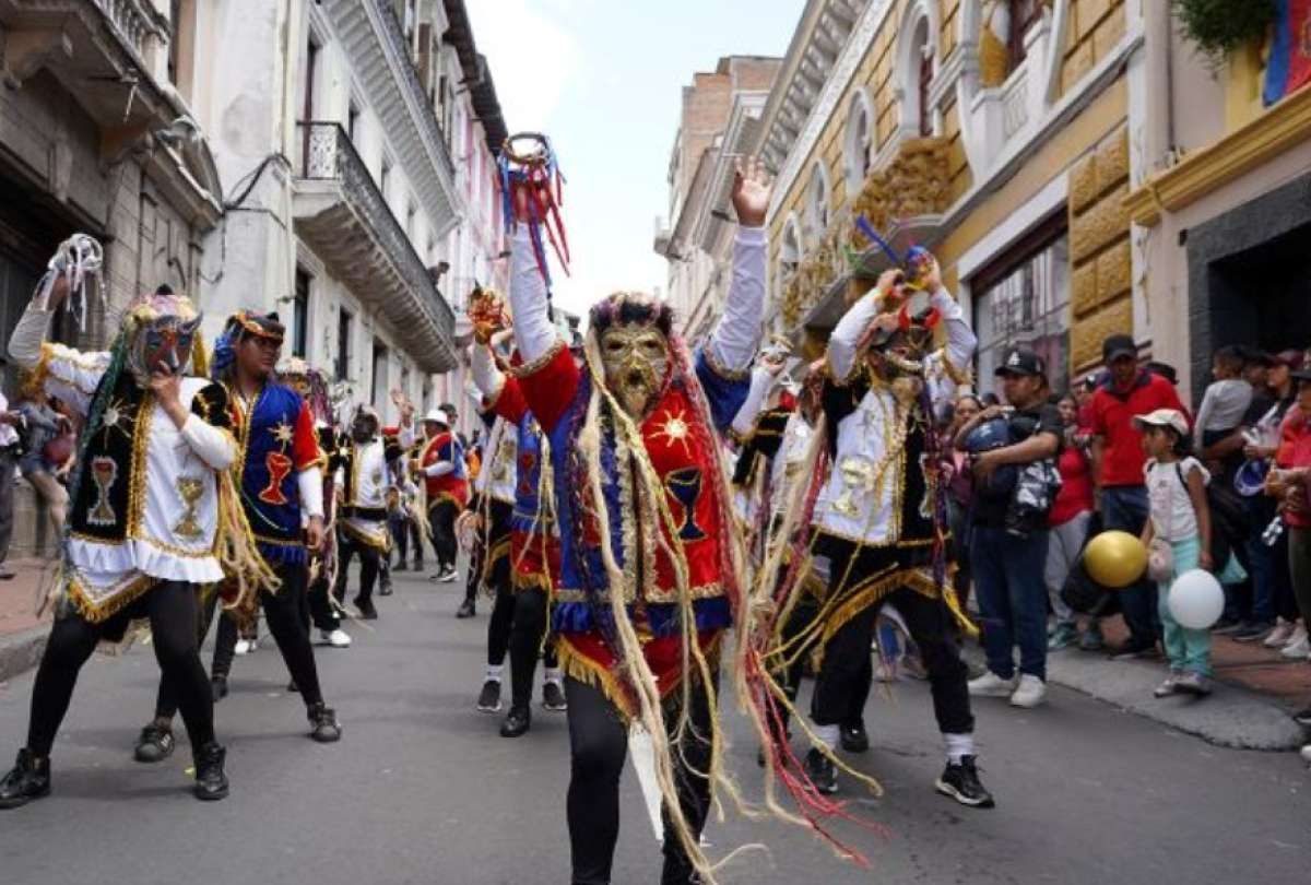 Visitar museos, pasear por el Centro Histórico, disfrutar de los parques, y probar la gastronomía tradicional, te permiten celebrar a Quito sin gastar de más.