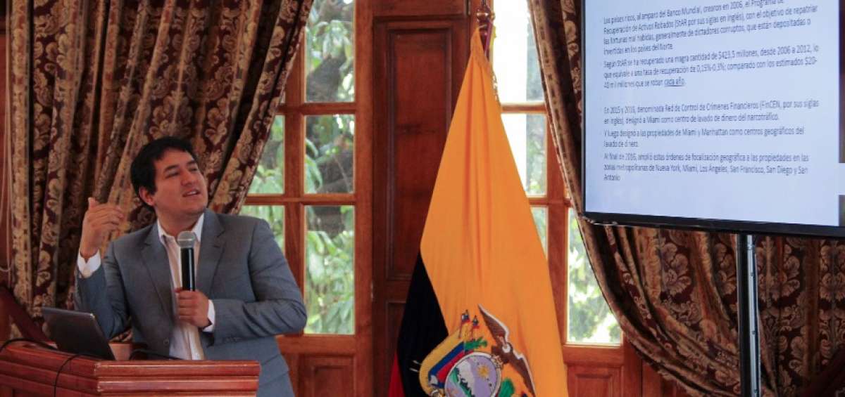 El ministro coordinador de Talento Humano, Andr&eacute;s Ar&aacute;uz, durante su conferencia.