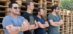 Christian Gellibert (izq.) es el l&iacute;der de StereoDrama, que completan el baterista Lukas Pferrer, el guitarrista J&uuml;rgen Denk y el bajista Denis Manjnaric.