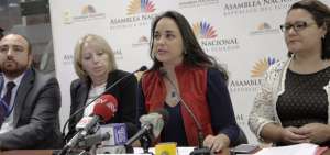 La presidenta de la Asamblea Nacional, Gabriela Rivadeneira, ofreci&oacute; ayer una rueda de prensa.