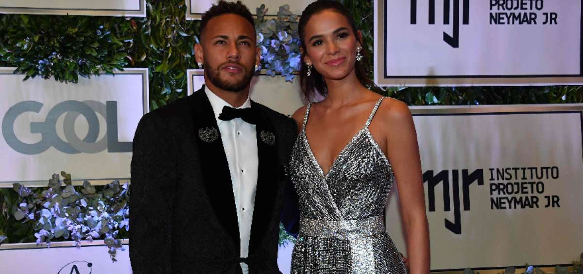 Neymar anunci&oacute; su decisi&oacute;n de quedarse en el PSG en una gala ben&eacute;fica en Sao Paulo. 