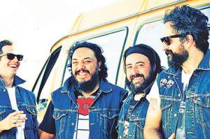 Randy Ebright (i), Paco Ayala, Micky Huidobro y Tito Fuentes son Molotov.