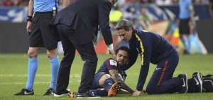 Dani Alves estar&aacute; al menos 3 semanas de baja y puede pasar por el quir&oacute;fano