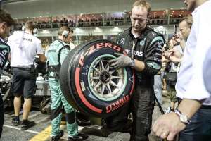 Los logos Pirelli y PZero estar&aacute;n pintados en naranja sobre los duros y en blanco sobre los medios. Foto: AFP