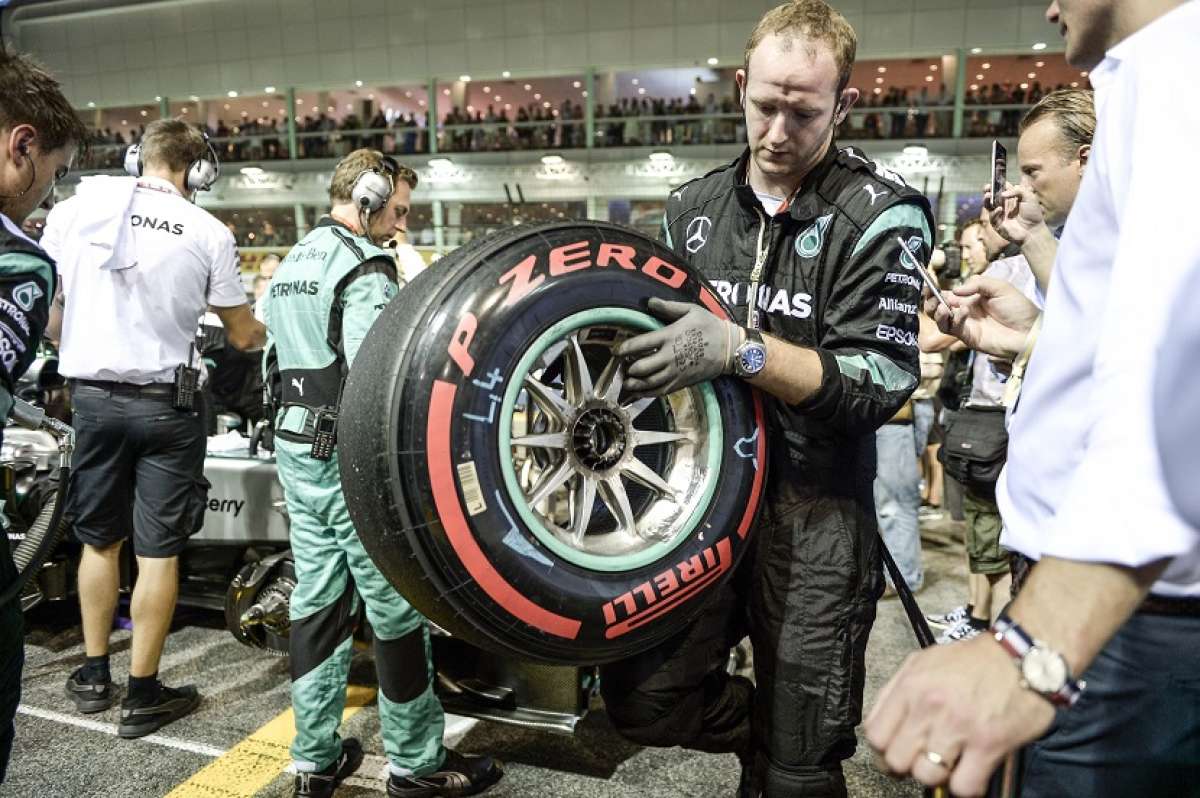 Los logos Pirelli y PZero estar&aacute;n pintados en naranja sobre los duros y en blanco sobre los medios. Foto: AFP