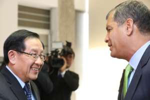 El presidente Rafael Correa recibi&oacute; al ministro de Ciencia y Tecnolog&iacute;a, Wang Gang, en Quito. Foto: Cortes&iacute;a / Presidencia de la Rep&uacute;blica
