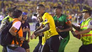 Incidentes dentro y fuera del estadio empa&ntilde;aron la fiesta del Astillero (Video)