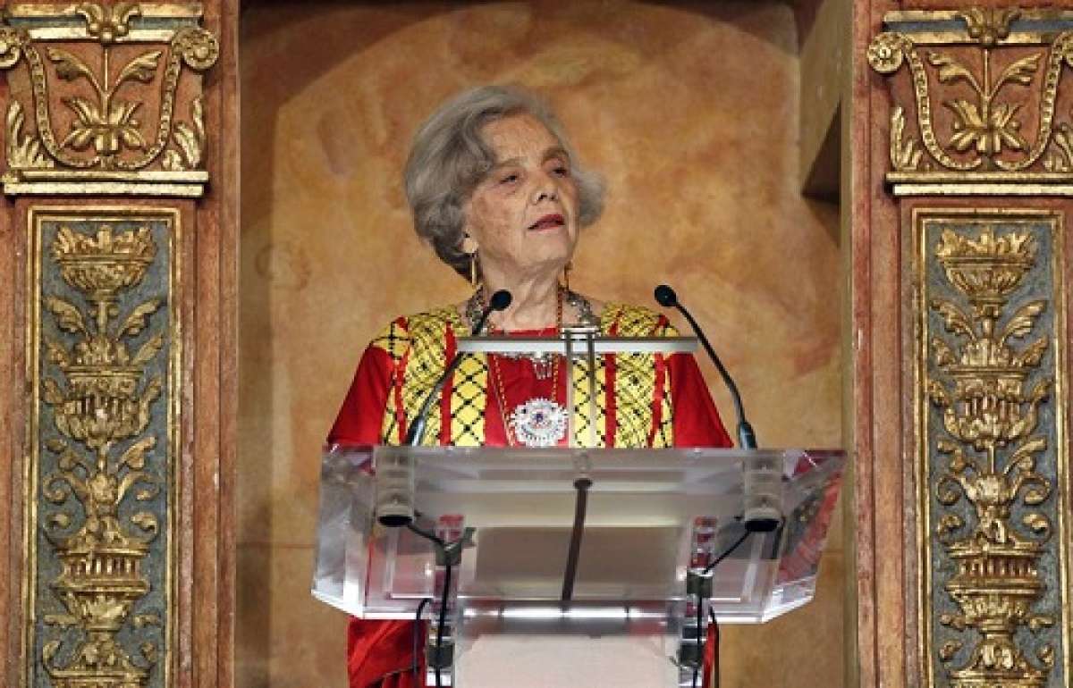 La escritora y periodista mexicana Elena Poniatowska durante su discurso tras recibir el Premio Cervantes de manos del Rey. Foto: EFE
