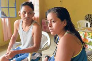 Los padres de dos menores desaparecidos durante la tormenta de d&iacute;as atr&aacute;s se conocieron como vecinos en el suburbio oeste de la ciudad. Ella es ama de casa y &eacute;l trabaja de prensista en una imprenta. Foto: Lylibeth Coloma |  El Tel&eacute;grafo