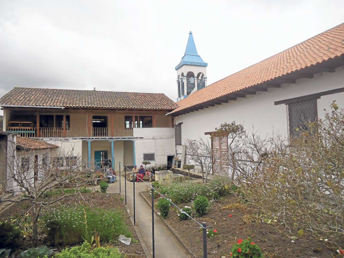 El templo parroquial de Jima, en Azuay, fue construido hace m&aacute;s de 100 a&ntilde;os. A&uacute;n conserva en pie buena parte de su estructura. Fotos: Rodrigo Matute/El Tel&eacute;grafo