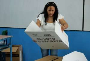 El uso del celular está prohibido al momento de votar. 