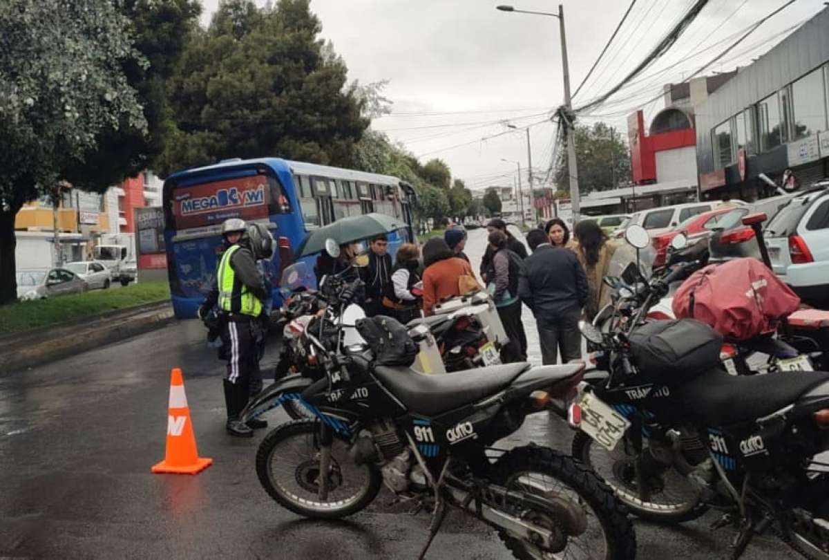 Dos personas heridas tras siniestro de tránsito en el norte de Quito