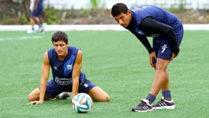 Marcos Mondaini (izq.) ya podr&iacute;a jugar ma&ntilde;ana aunque todav&iacute;a no es seguro que sea titular;  Luis Escalada (der.) podr&iacute;a reemplazarlo. Foto: API