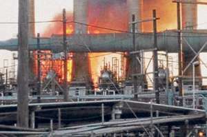 El incendio en la planta de Chevron, ubicada en Port Arthur, no fue reportado a las autoridades. Foto: Tomada del twitter @kfdmnews