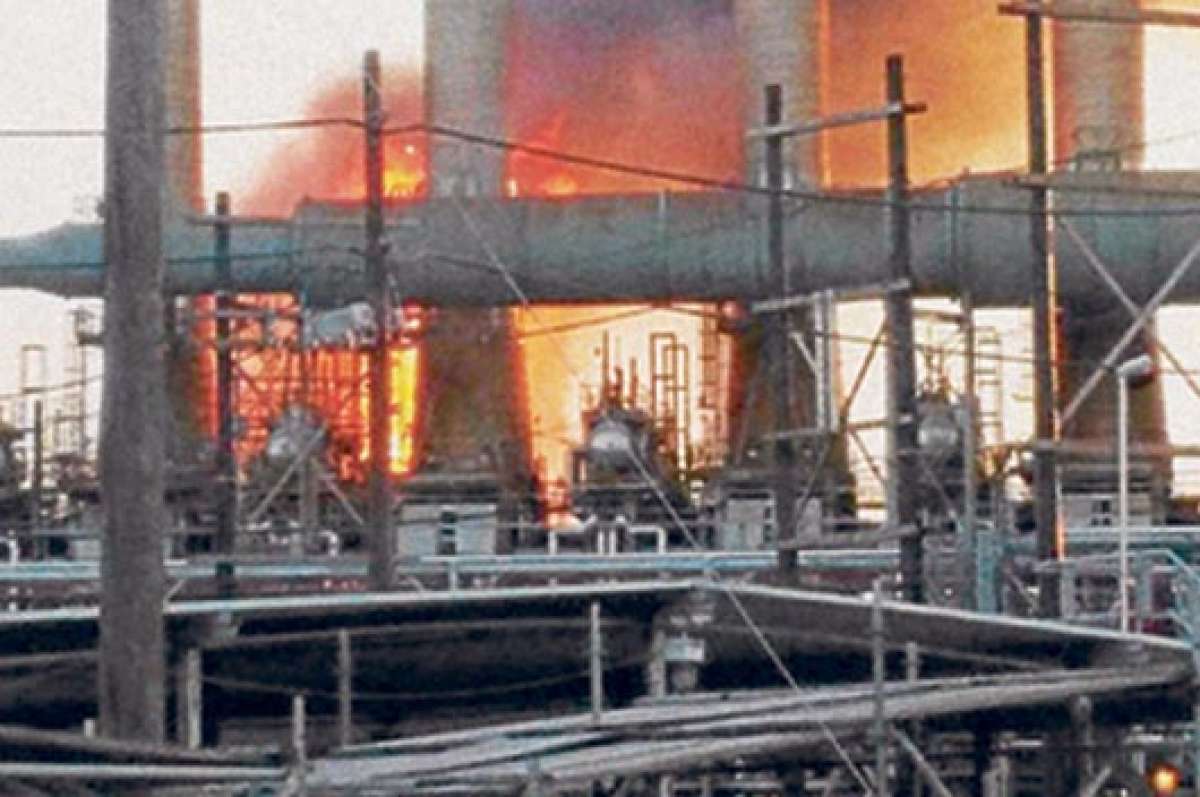 El incendio en la planta de Chevron, ubicada en Port Arthur, no fue reportado a las autoridades. Foto: Tomada del twitter @kfdmnews