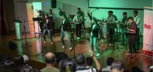 La Orquesta Sandunga interpret&oacute; temas tropicales de su autor&iacute;a y fue la banda que cerr&oacute; el Concierto de Verano desarrollado en la Plataforma Gubernamental.