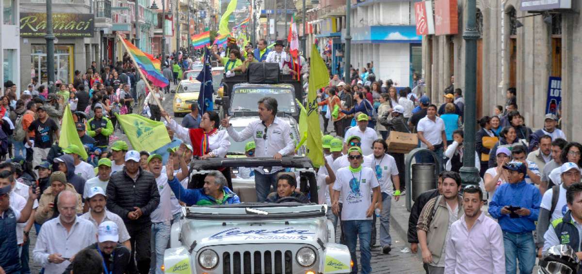 Masiva caravana motorizada acompa&ntilde;&oacute; a Moreno en Riobamba