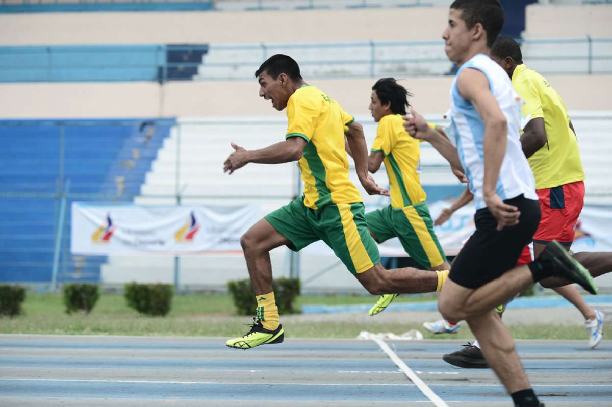 En las pruebas de atletismo de los Juegos Nacionales Paral&iacute;mpicos participaron 24 deportistas de 8 provincias. Foto: Miguel Castro.