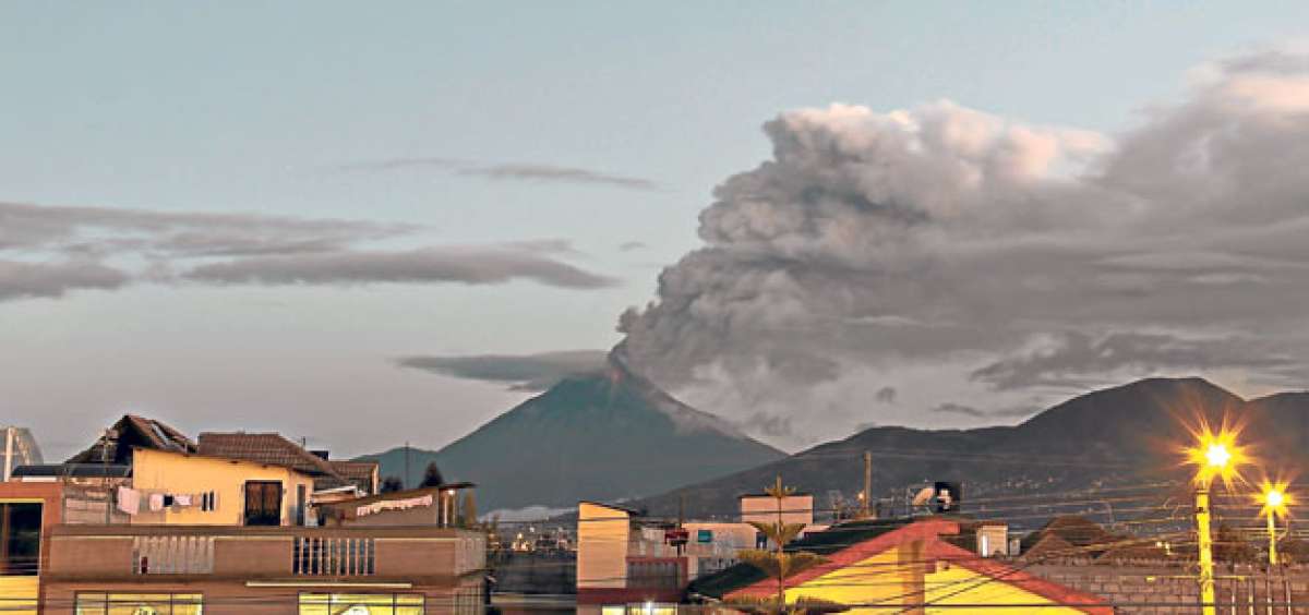Volc&aacute;n Tungurahua presenta actividad moderada