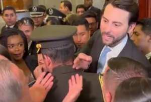 Asamblea Nacional: cruce verbal entre Niels Olsen y Ricardo Patiño