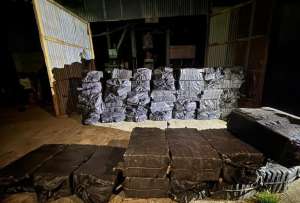 La Polic&iacute;a Nacional del Ecuador decomis&oacute; m&aacute;s de dos toneladas de coca&iacute;na en Babahoyo y detuvo a cinco presuntos integrantes de Los Lobos.