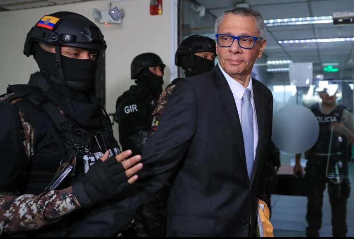 El exvicepresidente Jorge Glas (d) en la Corte Nacional de Justicia (CNJ) en Quito (Ecuador). EFE/ Jos&eacute; J&aacute;come