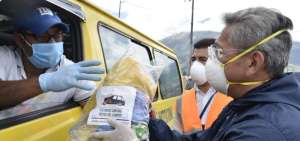 Sector p&uacute;blico y privado entregan kits de bioseguridad a transportistas