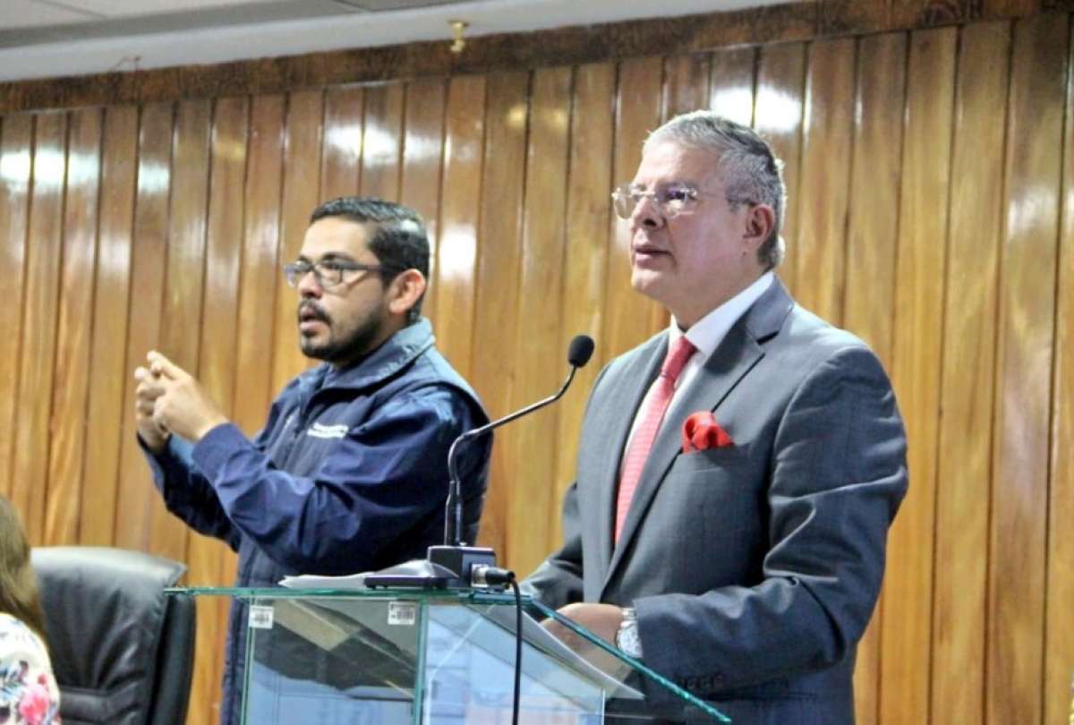 Carlos Riofrío (derecha) es el actual Contralor General.