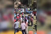 En Perú, un bus, que viajaba desde Lima hacia La Merced, se volcó en el sector Shig Shag con 66 pasajeros.