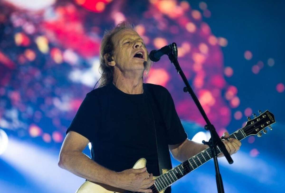 Stevie Young fue internado en Buenos Aires, pero su estado es estable y el show sigue en pie.