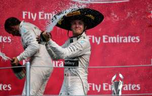 El alem&aacute;n celebr&oacute; su victoria con un sombrero mexicano de mariachi. Foto: Agencia AFP