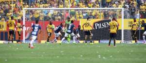 Los jugadores del Independiente festejan el primer gol del encuentro ante Barcelona. Foto: Karly Torres/El Tel&eacute;grafo