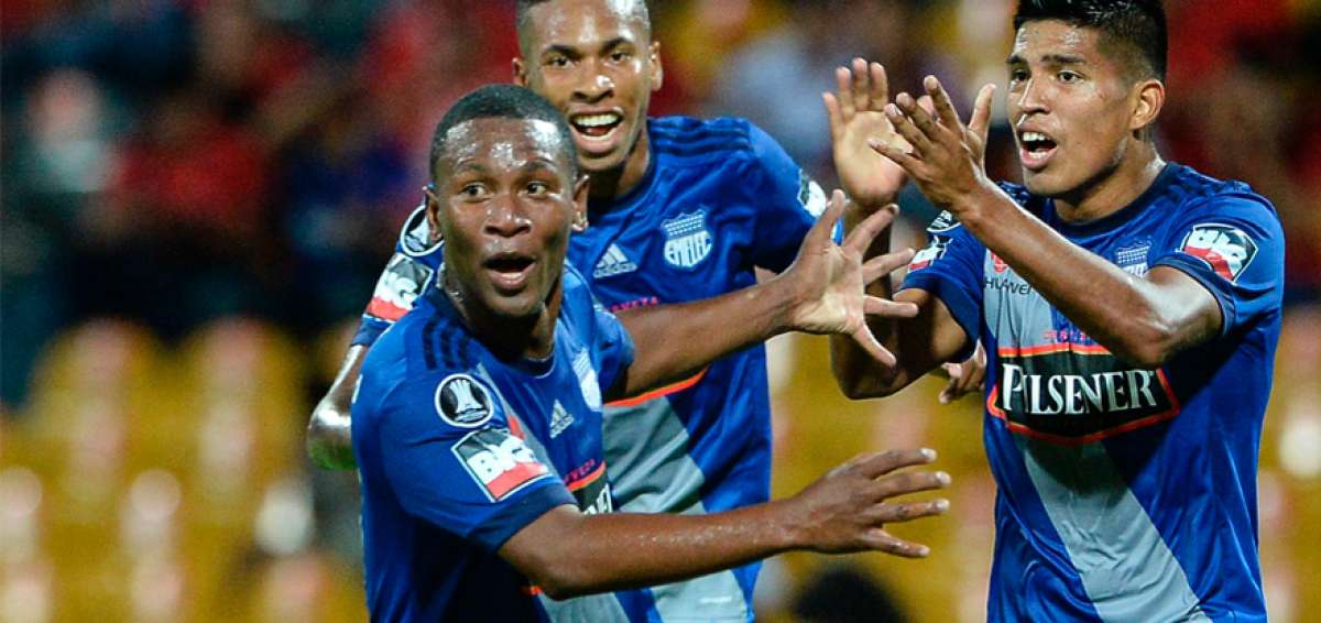 Emelec, cerca de octavos