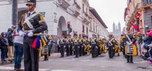Las bandas de paz de diferentes unidades educativas de la capital destacaron por su impecable entonaci&oacute;n de las marchas militares.