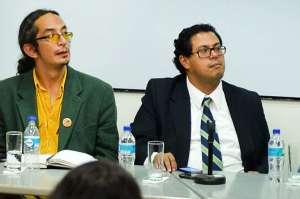 Entre los ponentes estuvo el m&uacute;sico Carlos Arboleda y Andr&eacute;s Icaza, director del IEPI. Foto &Aacute;lvaro P&eacute;rez |  El Tel&eacute;grafo