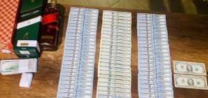 Prisi&oacute;n preventiva para juez detenido cuando entregaba $ 37 mil en cajas de licor a otro juez