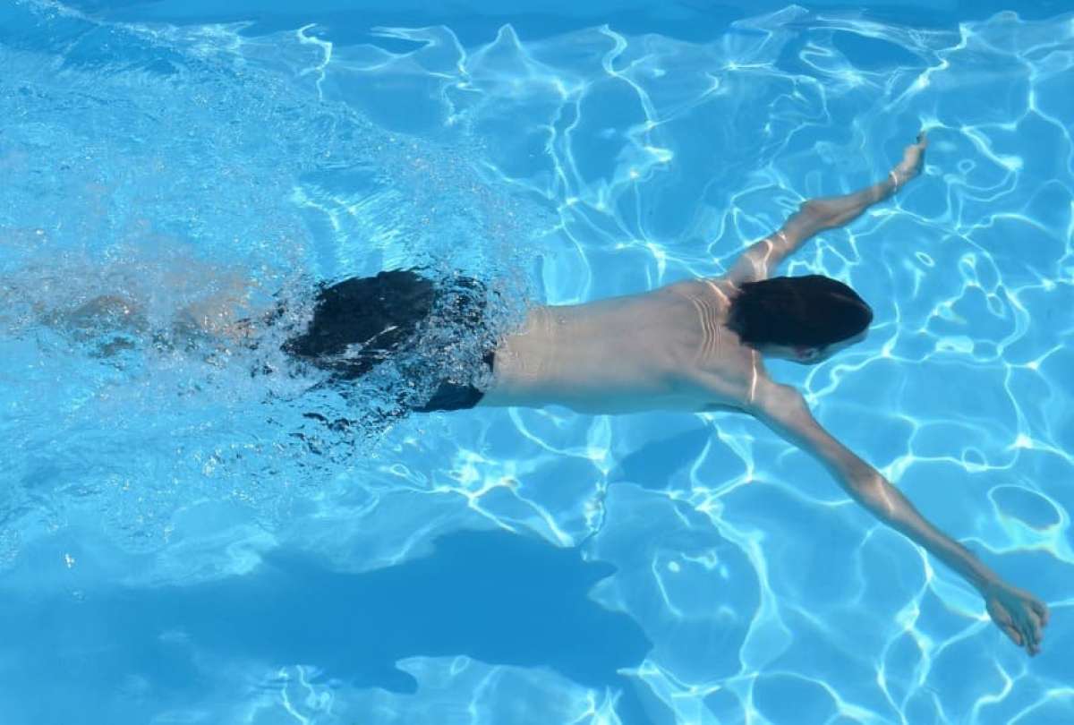 El ambiente de una piscina se alteró por culpa de un individuo