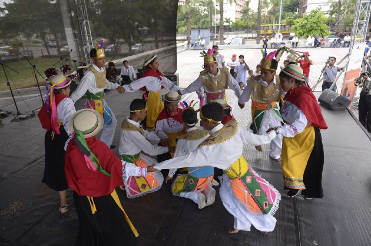 Cerca de 8 instituciones educativas interculturales participaron en la celebraci&oacute;n. Foto: Karly Torres.